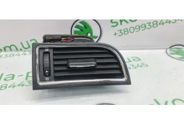 Дефлектор торпеди правий Skoda Superb 2 3T0819702 VAG (3T0819702)