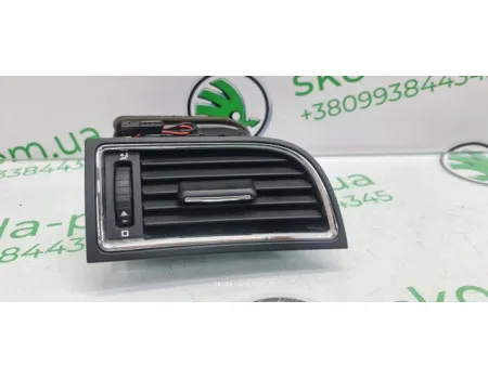 Дефлектор торпеди правий Skoda Superb 2 3T0819702 VAG (3T0819702)