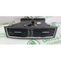 Дефлектор торпеди центральний Skoda Superb 2 3T0820951A VAG (3T0820951A) Дефлектор торпеди центральний Skoda Superb 2 3T0820951A VAG (3T0820951A)
