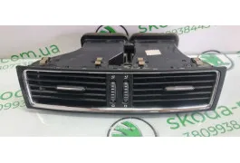 Дефлектор торпеди центральний Skoda Superb 2 3T0820951A VAG (3T0820951A)