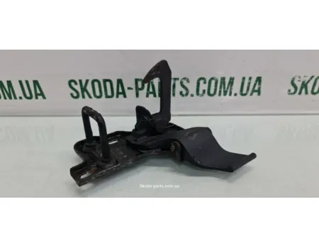 Замок капота Skoda Superb 2 3T0823480B вживаний VAG (3T0823480B)