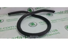Ущільнювач капоту Skoda Superb 2 3T0823723C VAG (3T0823723C)