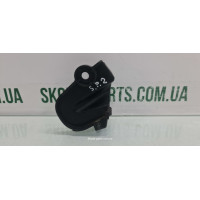 Накладка петлі завіси капота Skoda Superb 2 вживана VAG (3T0823755)