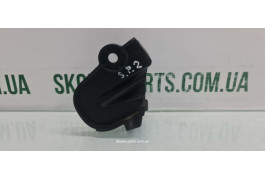 Накладка петлі завіси капота Skoda Superb 2 вживана VAG (3T0823755)