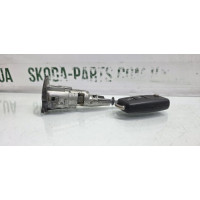 Личинка замка дверей передня ліва Skoda Superb 2 VAG (3T0837167B)