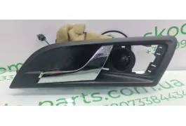 Ручка дверей внутрішня передня ліва з пищалкою та підсвіткою Skoda Superb 2 3T0837221 VAG (3T0837221)