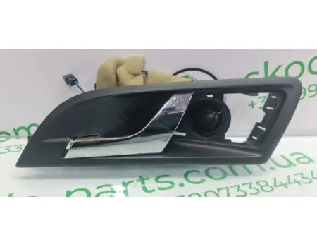 Ручка дверей внутрішня передня ліва з пищалкою та підсвіткою Skoda Superb 2 3T0837221 VAG (3T0837221)