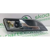 Ручка дверей внутрішня передня права з пищалкою та підсвіткою Skoda Superb 2 3T0837222 VAG (3T0837222)