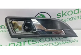 Ручка дверей внутрішня передня права з пищалкою та підсвіткою Skoda Superb 2 3T0837222 VAG (3T0837222)