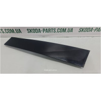 Накладка дверей передня права Skoda Superb 2 3T0837902 VAG (3T0837902)