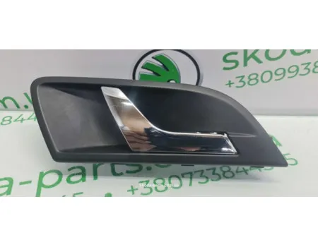 Ручка дверей внутрішня задня права з підсвіткою Skoda Superb 2 3T0839222 VAG (3T0839222)