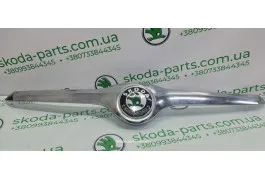 Молдінг капота Skoda Superb 2 3T0853633 VAG (3T0853633)