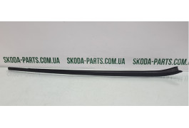 Накладка молдинг вітрового скла права Skoda Superb 2 3T0854328 VAG (3T0854328)