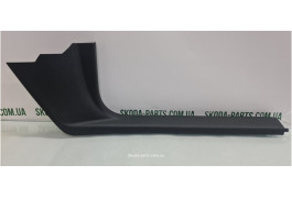 Накладка порога передня права Skoda Superb 2 3T0863484 вживана VAG (3T0863484)