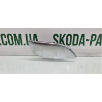 Накладка форсунки омивача фари передньої лівої Skoda Superb 2 VAG (3T0955109A)