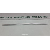 Накладка ущільнювача скла дверей задня ліва нижня хром сидан Skoda Superb 2 3T5839643 VAG (3T5839643)