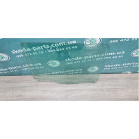 Скло дверей задніх правих  Skoda Superb 2 седан VAG (3T5845206)