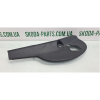 Накладка завіс кришки багажника ліва Skoda Superb 2 ліфтбек до рестайл VAG (3T5867915)
