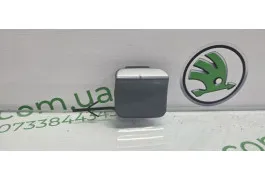 Заглушка заднього бампера буксировочного гаку Skoda Superb 2 універсал 3T9807441 VAG (3T9807441)