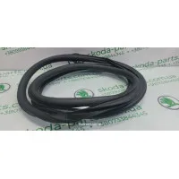 Ущільнювач дверей задній комбі Skoda Superb 2 3T9867367 VAG (3T9867367)