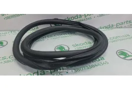 Ущільнювач дверей задній комбі Skoda Superb 2 3T9867367 VAG (3T9867367)