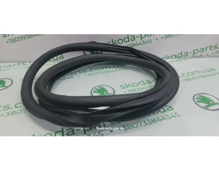 Ущільнювач дверей задній комбі Skoda Superb 2 3T9867367 VAG (3T9867367)