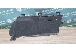 Обшивка карта багажника права задня Skoda Superb 2 універсал 3T9867428B VAG (3T9867428B)