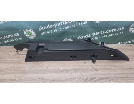 Кріплення ролети обшивка права багажника Skoda Superb 2 універсал 3T9867762 VAG (3T9867762)