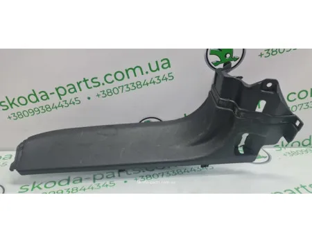 Накладка багажника права комбі Skoda Superb 2 3T9868224 VAG (3T9868224)
