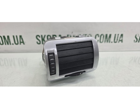 Обдув торпеди правий Skoda Superb 3U0819702 VAG (3U0819702)