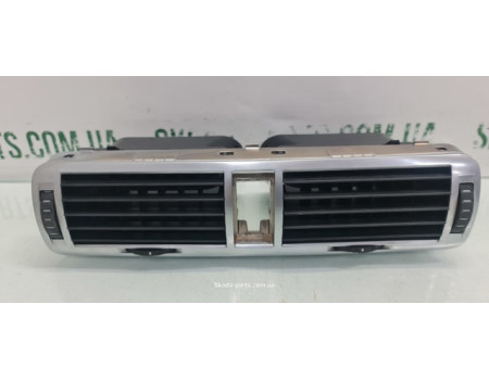 Дефлектор торпеди центральний Skoda Superb 3U0820951A VAG (3U0820951A)