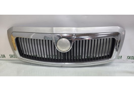 Решітка радіатора сіра Skoda Superb до рестайл VAG (3U0853651ABA)