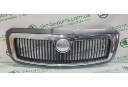 Решітка радіатора Skoda Superb до рестайл VAG (3U0853651AM)