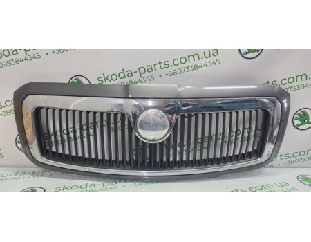 Решітка радіатора Skoda Superb до рестайл VAG (3U0853651AM)