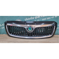 Решітка радіатора Skoda Superb рестайл VAG (3U0853651F)