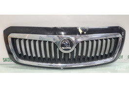 Решітка радіатора в чорному кольорі Skoda Superb 3U0853653B вживана VAG (3U0853653B)