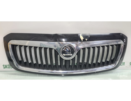 Решітка радіатора в чорному кольорі Skoda Superb 3U0853653B вживана VAG (3U0853653B)