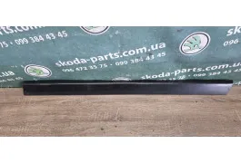 Молдинг правих передніх дверей нижній Skoda Superb VAG (3U0854940B)