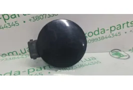 Лючок паливного бака чорний Skoda Superb 3U5010600S VAG (3U5010600S)