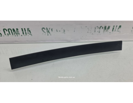 Накладка скла дверей задня ліва Skoda Superb VAG (3U5839916)