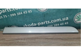 Молдінг задніх лівих дверей Skoda Superb 3U5854949B VAG (3U5854949B)