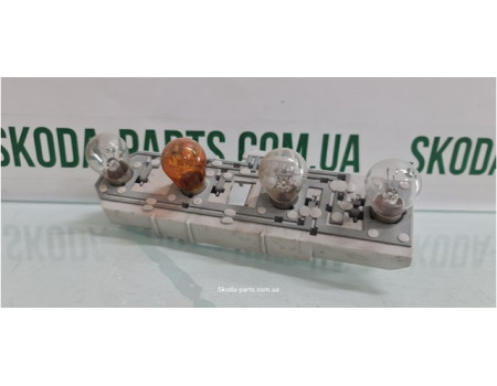 Плата лівого стопу Skoda Superb 3U5945257 VAG (3U5945257)