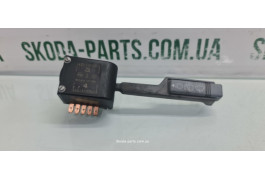 Перемикач підкермовий правий Skoda Favorit VAG (443853277090)