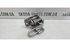 Завіса передня нижня Skoda Octavia Tour VAG (4B0833411D)