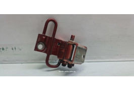 Завіса петля дверей передня ліва нижня Skoda Octavia Tour VAG (4B0833411DAA)