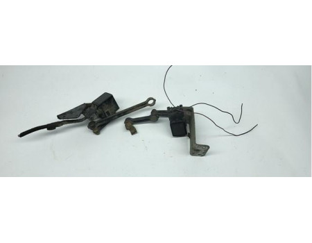 Датчик уровня положения кузова передний левый VAG (4B0907503)