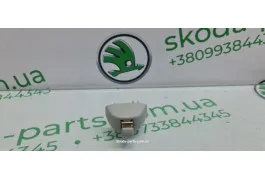 Кріплення сонцезахесного козирка Skoda Octavia A7 4G0857562 VAG (4G0857562)