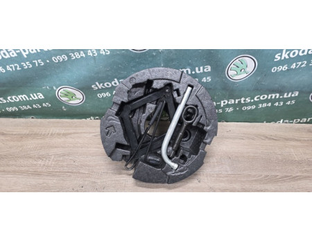 Органайзер в запасне колесо комплект Skoda Octavia A7 VAG (5E0012115E)