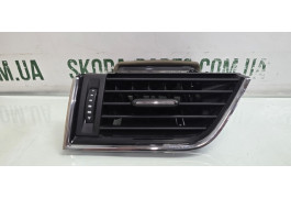 Дефлектор торпеди лівий водійський Skoda Octavia A7 VAG (5E0819701A)