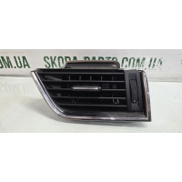 Дефлектор торпеди правий пасажирський Skoda Octavia A7 VAG (5E0819702A)